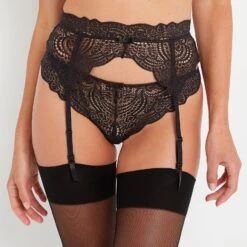 PORTE-JARRETELLES NOIR