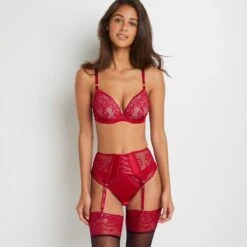 SERRE-TAILLE DENTELLE ROUGE -sous-vêtement boutique 11250302 D