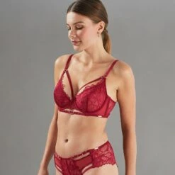 SOUTIEN-GORGE EMBOITANT DENTELLE BORDEAUX