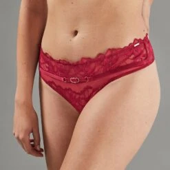 SHORTY STRING DENTELLE BORDEAUX