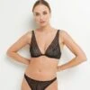 SOUTIEN-GORGE FOULARD DENTELLE NOIR 2 SOUTIEN-GORGE FOULARD DENTELLE NOIR -sous-vêtement boutique 20002300 F