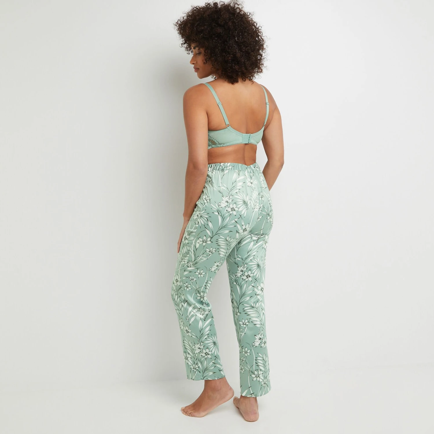 PANTALON SATIN IMPRIME Vert Clair 5 PANTALON SATIN IMPRIME Vert Clair – Image 3