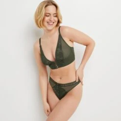 Celine STRING DENTELLE KAKI 7 Celine STRING DENTELLE KAKI -sous-vêtement boutique 20077100 D